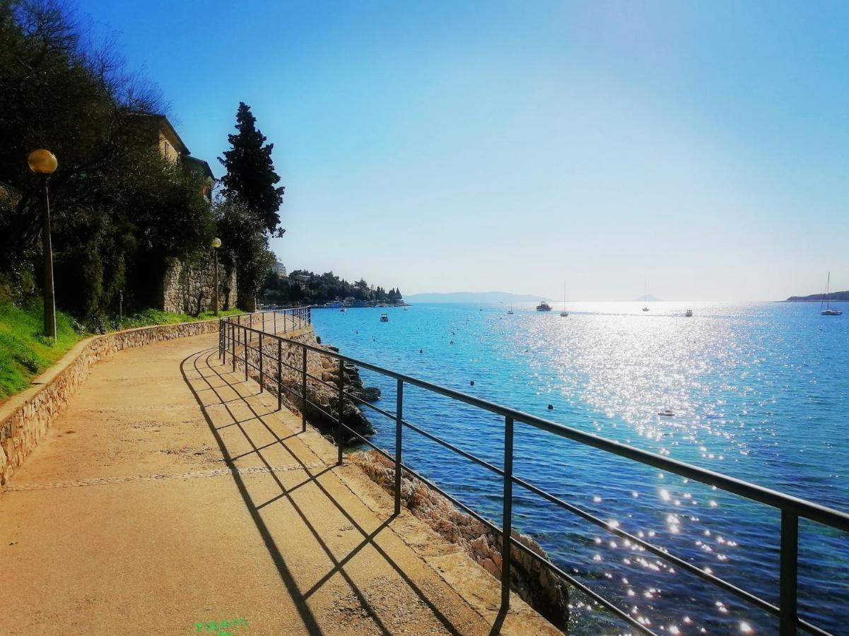 Studio Apartment Michelle - Intermezzo With Sea View Rabac Εξωτερικό φωτογραφία
